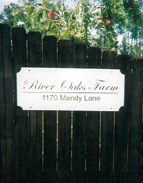 CLICK HERE to enter the River Oaks Farm website